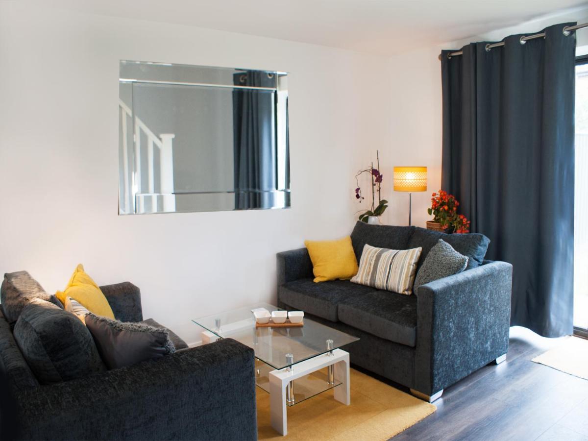 הוילה קטרינג East Midland House Free Private Parking Fast Wifi Smart Tv With Garden מראה חיצוני תמונה