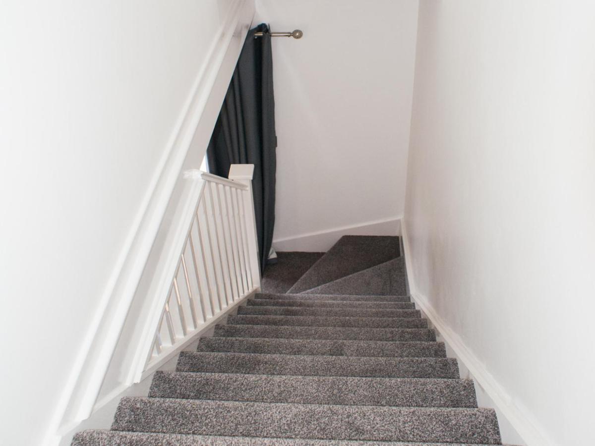 הוילה קטרינג East Midland House Free Private Parking Fast Wifi Smart Tv With Garden מראה חיצוני תמונה